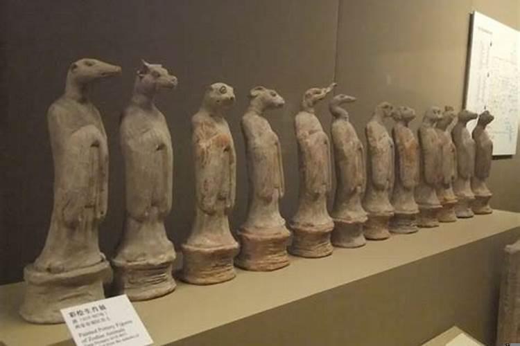 坟墓摆放十二生肖