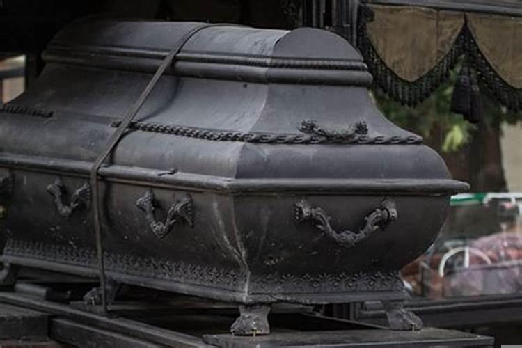 梦见黑色的棺材什么意思?梦见棺材黑色是什么意思