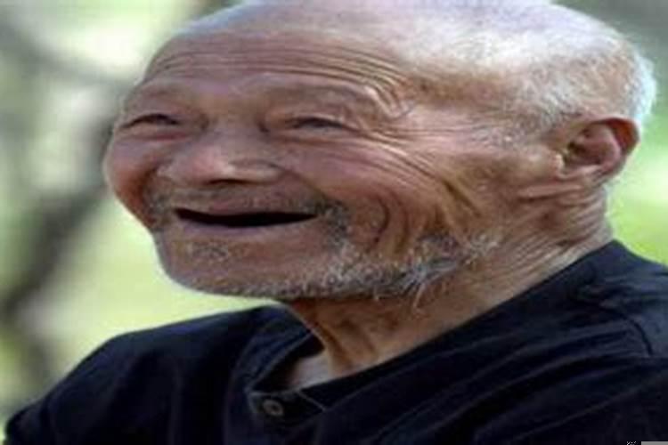 梦见自己一家人什么意思？梦到亲人生病住院了