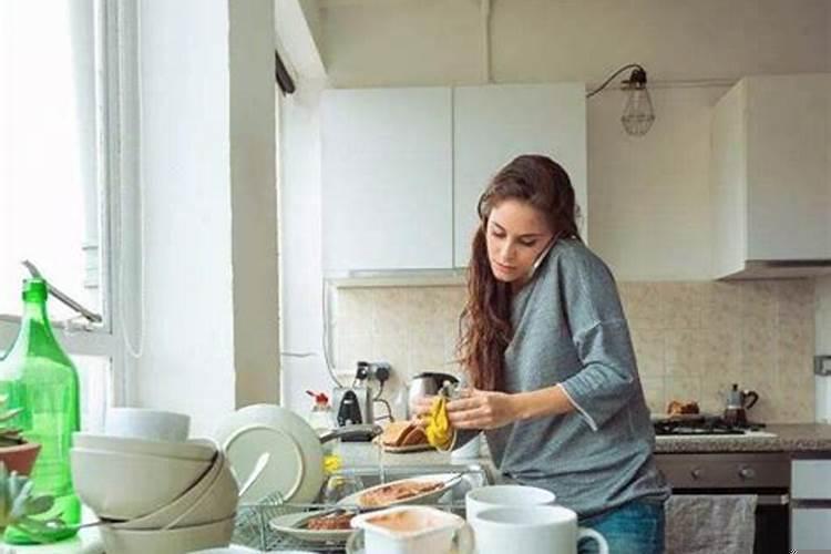 女人梦见做饭是什么预兆？梦见别人做菜什么意思