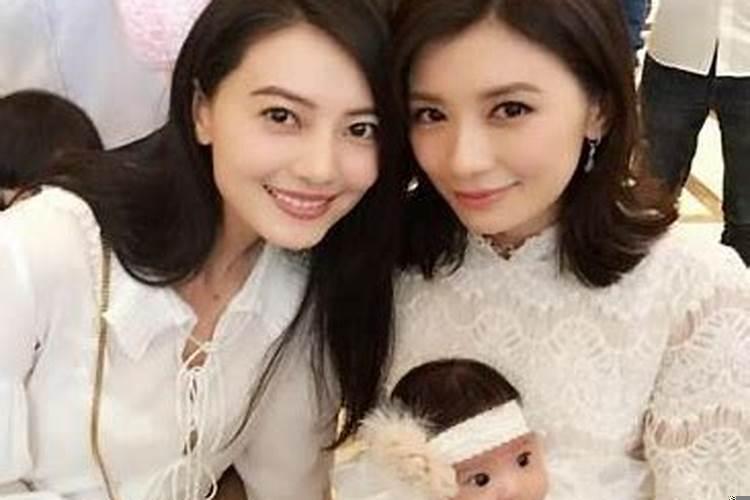 属狗的小孩拜属什么的干妈？属狗和谁相配