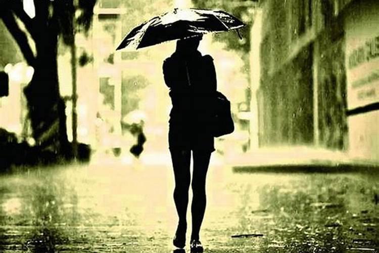 已婚女人梦见下雨了，梦见出门遇到下雨什么预兆