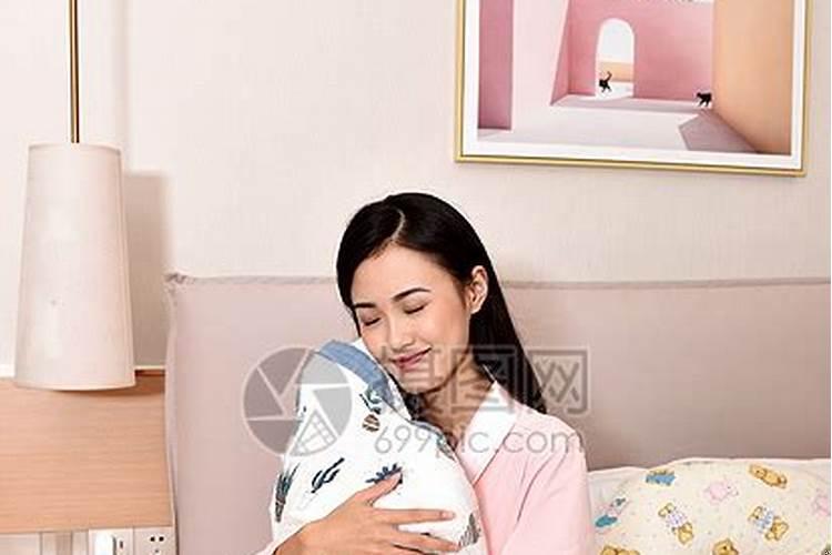 梦见死去的妈妈躺在床上(梦见死去的妈妈站在床边)