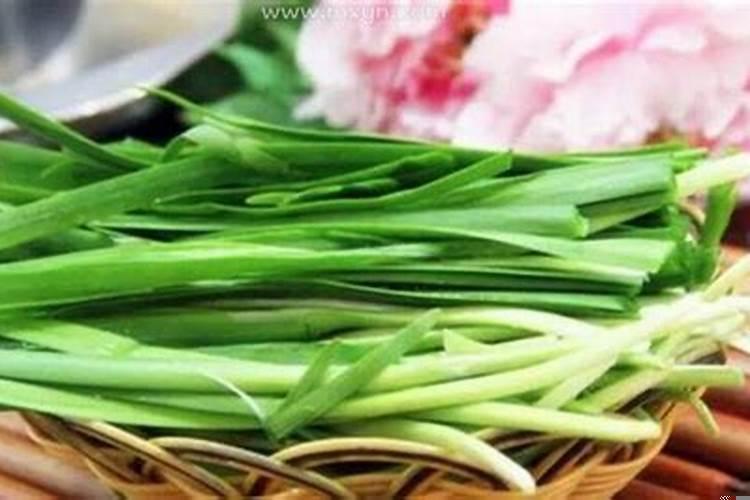 梦见韭菜是什么意思梦见捡到两把韭菜