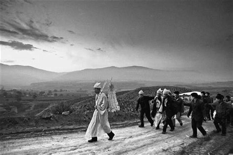 梦见邻居家办丧事是什么意思呢?梦见邻居家儿媳妇怀孕是什么意思