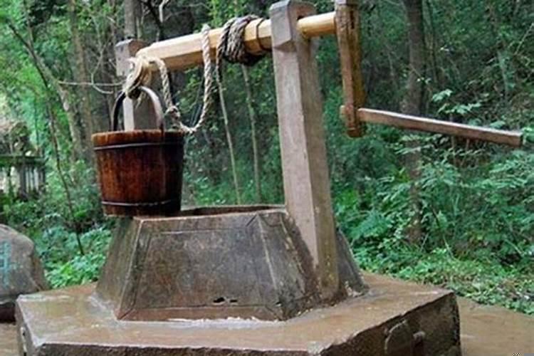 梦见自己从井里打水是什么意思