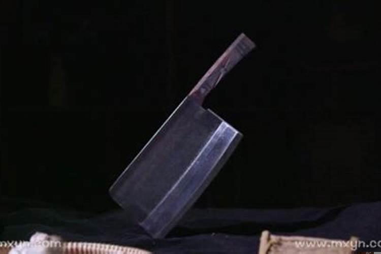 梦见被人拿刀砍伤没见血