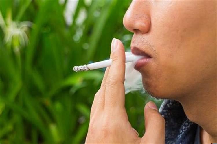 梦见别人和自己抽烟