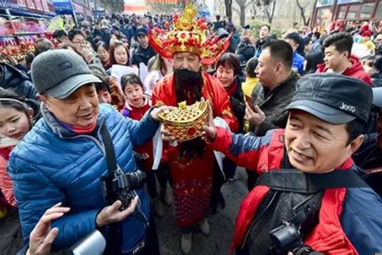 大年三十几点接财神好