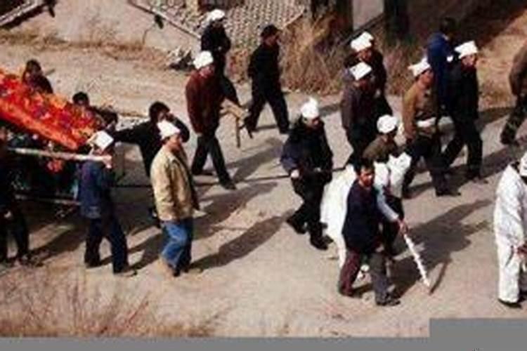 梦见给别人吊丧还哭了