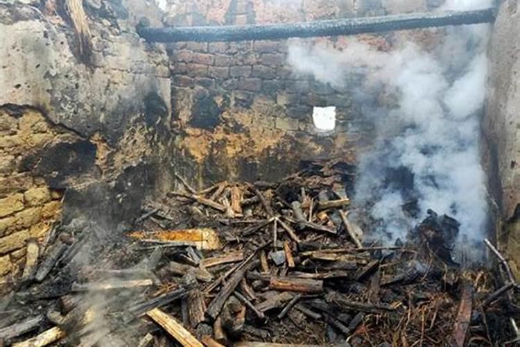 梦见旧房子塌了是什么意思