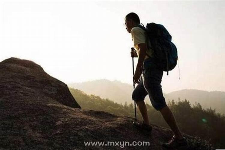 梦见爬山是