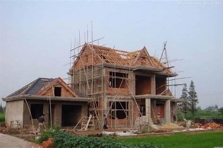 请问梦见盖房子是什么意思